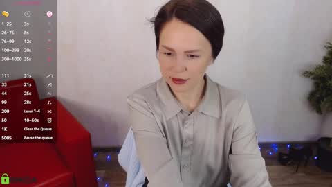 Snapshot of izzy_cam chatting on December 15, 2025, 5:01 am Queen of nylon Victoria online show from December 15, 2025, 5:01 am