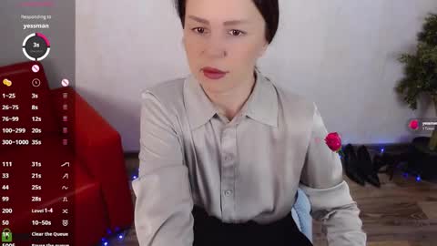 Snapshot of izzy_cam chatting on December 18, 2025, 5:24 am Queen of nylon Victoria online show from December 18, 2025, 5:24 am