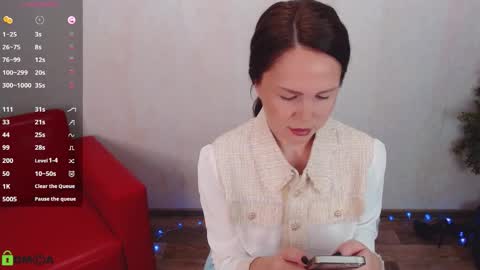 Snapshot of izzy_cam chatting on December 22, 2025, 5:04 am Queen of nylon Victoria online show from December 22, 2025, 5:04 am