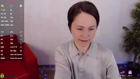 Snapshot of izzy_cam chatting on February 9, 2026, 5:33 am Queen of nylon Victoria online show from February 9, 2026, 5:33 am