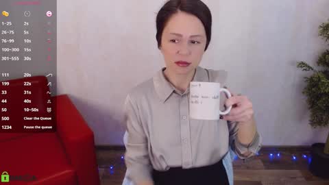 Snapshot of izzy_cam chatting on February 24, 2026, 5:16 am Queen of nylon Victoria online show from February 24, 2026, 5:16 am