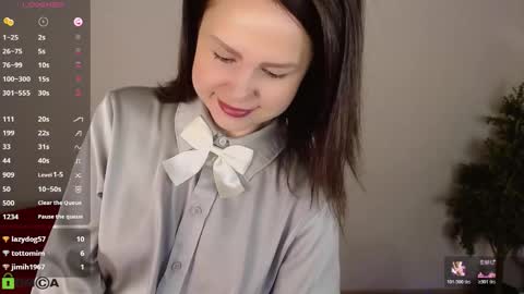 Queen of nylon  Victoria online show from March 5, 2026, 5:14 am