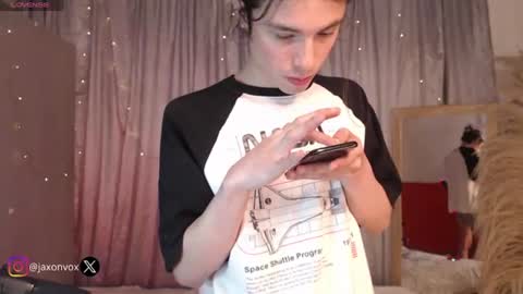Snapshot of j_a_x_x_x_o_n chatting on July 30, 2026, 11:20 am Hey im Jaxxxon check my info online show from July 30, 2026, 11:20 am