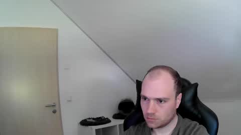here4y online show from May 1, 2026, 8:08 am
