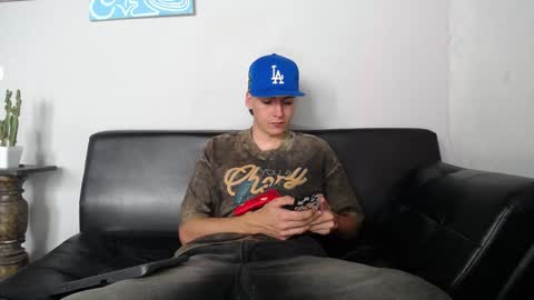 INDEPENDENT MODEL online show from January 1, 2025, 9:09 pm