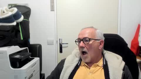 Snapshot of jackbrgs chatting on January 9, 2025, 6:36 pm J-Mitchel online show from January 9, 2025, 6:36 pm