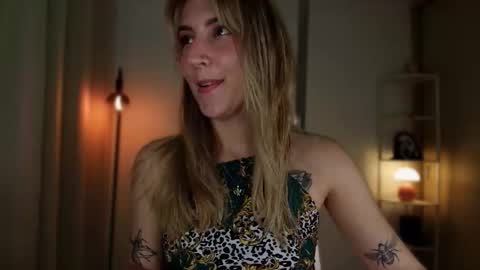 Linda Sofia help me get to 100 thumbs up online show from March 1, 2026, 1:29 am