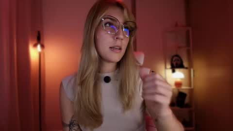 Linda Sofia help me get to 100 thumbs up online show from March 28, 2026, 3:06 am