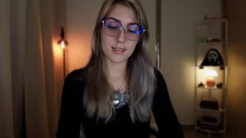 Linda Sofia help me get to 100 thumbs up online show from April 5, 2026, 12:41 am