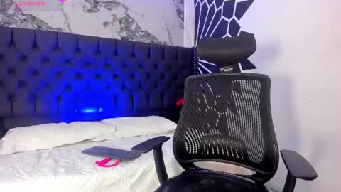 Snapshot of jacobjohns_ chatting on June 21, 2026, 5:43 am Jacob online show from June 21, 2026, 5:43 am