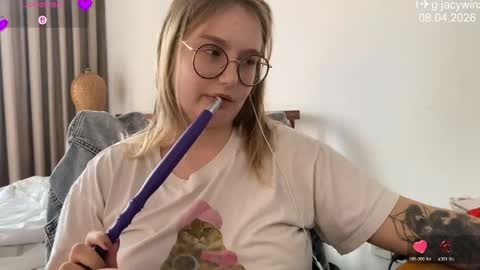 jacywinslat online show from April 8, 2026, 10:48 am