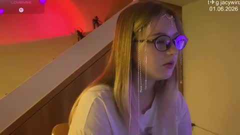 jacywinslat online show from June 1, 2026, 9:16 pm