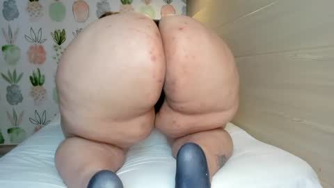 jade_cruz20 online show from January 24, 2025, 2:51 pm