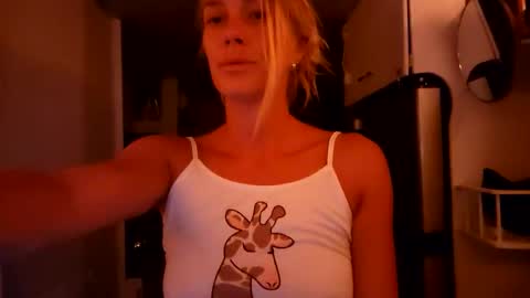 Snapshot of jade_fex chatting on May 17, 2026, 1:47 am Jade Fex online show from May 17, 2026, 1:47 am