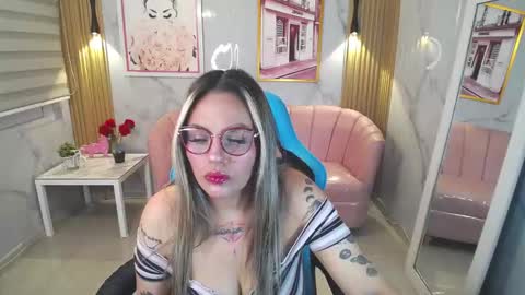 Jade  online show from October 23, 2025, 4:12 am
