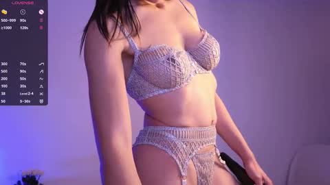 Jade Paris online show from November 21, 2025, 7:45 pm