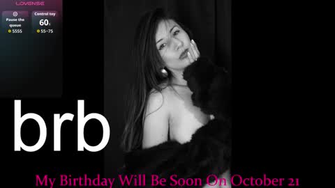 jade white  online show from September 13, 2025, 12:27 pm