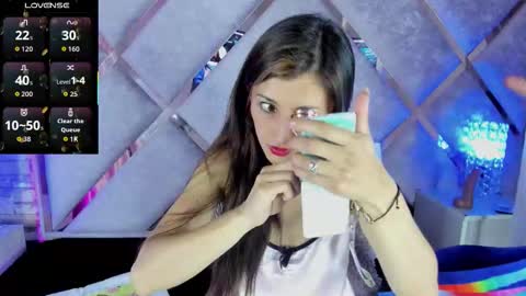 jade white  online show from September 27, 2025, 1:38 pm