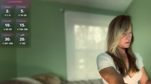 jadeamaryllis_ online show from November 20, 2025, 2:39 pm