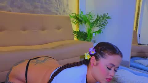 jadee__ online show from October 6, 2025, 3:15 am