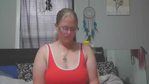 JadeLuv online show from September 21, 2025, 4:41 pm