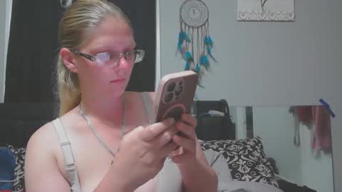 JadeLuv online show from March 25, 2026, 12:16 am