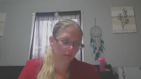 JadeLuv online show from April 17, 2026, 4:54 pm