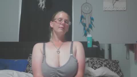 JadeLuv online show from April 24, 2026, 12:46 am