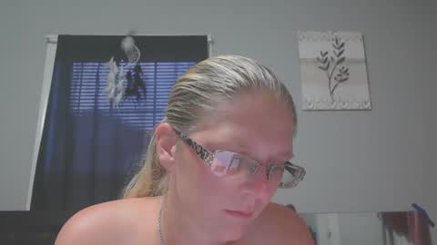 JadeLuv online show from June 9, 2026, 12:55 am