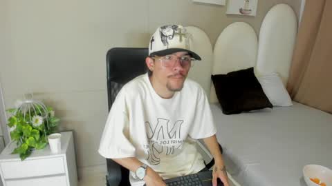 Snapshot of jake_miller__ chatting on May 8, 2026, 8:25 pm Jake online show from May 8, 2026, 8:25 pm