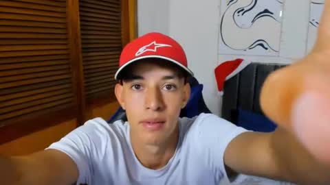 Snapshot of jake_shadow14 chatting on January 14, 2025, 8:48 pm Hi guys im new 3 online show from January 14, 2025, 8:48 pm