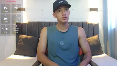 Snapshot of jake_shadow14 chatting on September 13, 2025, 4:29 pm Hi guys im new 3 online show from September 13, 2025, 4:29 pm