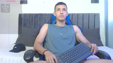 Snapshot of jake_shadow14 chatting on October 16, 2025, 6:42 pm Hi guys im new 3 online show from October 16, 2025, 6:42 pm