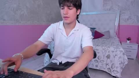 Snapshot of jakesummer_ chatting on November 25, 2025, 2:06 pm Jake online show from November 25, 2025, 2:06 pm