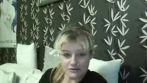 JAKKI LOUISE pornstar online show from November 10, 2025, 6:51 pm