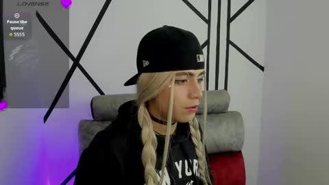 miha adams  online show from November 14, 2025, 5:50 am