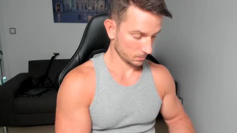 Snapshot of jakubstefano chatting on December 14, 2024, 9:51 am Muscle beast P online show from December 14, 2024, 9:51 am