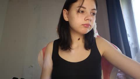 Mila online show from June 4, 2026, 5:13 am