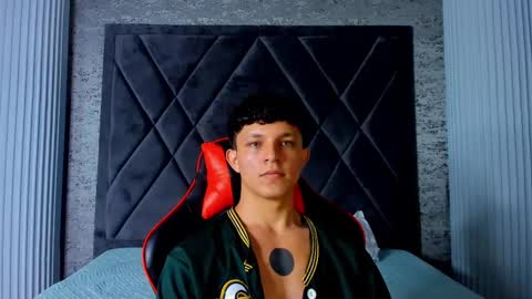 Snapshot of jamesgolden_ chatting on March 10, 2025, 9:32 am jamesgolden_ online show from March 10, 2025, 9:32 am