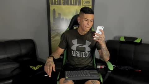 Snapshot of jamesinked_ chatting on December 21, 2024, 12:42 am Jamesinked  online show from December 21, 2024, 12:42 am
