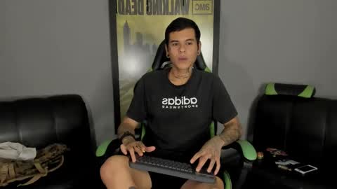Snapshot of jamesinked_ chatting on March 4, 2025, 5:32 am Jamesinked  online show from March 4, 2025, 5:32 am