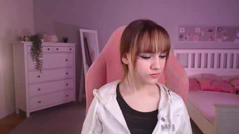 Snapshot of jamie_chung chatting on November 7, 2025, 5:18 am jamie_chung online show from November 7, 2025, 5:18 am