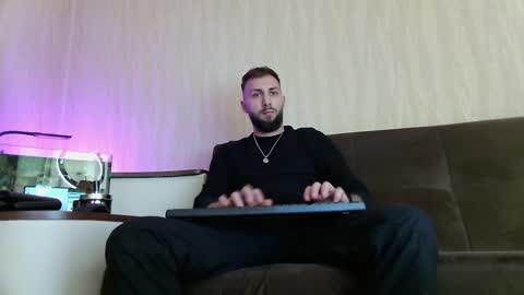 Snapshot of jamienoxus chatting on March 7, 2025, 6:22 pm Robbie online show from March 7, 2025, 6:22 pm