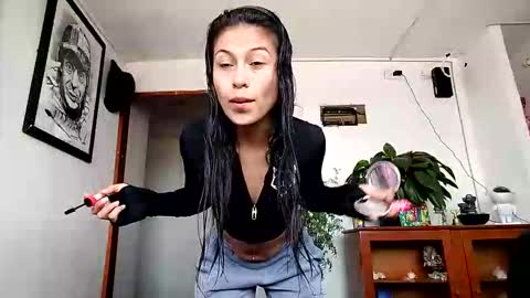 janariivera1 online show from November 12, 2025, 3:45 pm