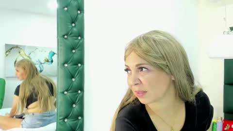 Snapshot of janeska_ chatting on December 6, 2024, 7:12 pm janeska online show from December 6, 2024, 7:12 pm