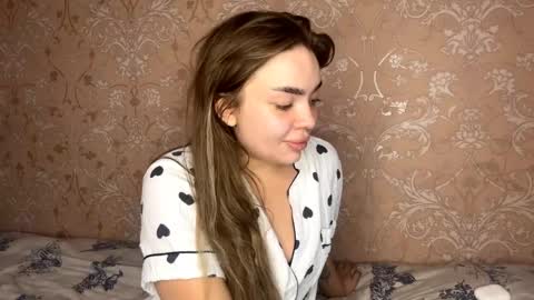 Mia online show from June 1, 2026, 5:09 am