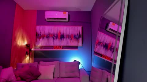 Janinne  online show from April 7, 2026, 11:10 am