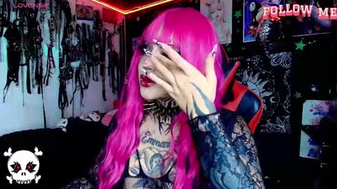 Snapshot of janna_ink chatting on February 19, 2026, 9:33 pm online show from February 19, 2026, 9:33 pm