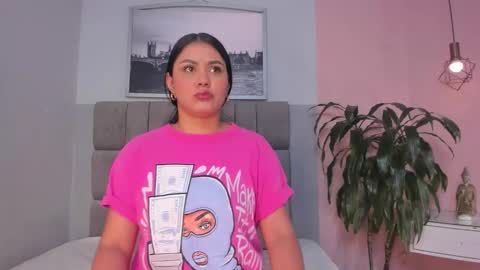 Snapshot of janna_lopezz chatting on November 12, 2025, 10:48 am Janna online show from November 12, 2025, 10:48 am