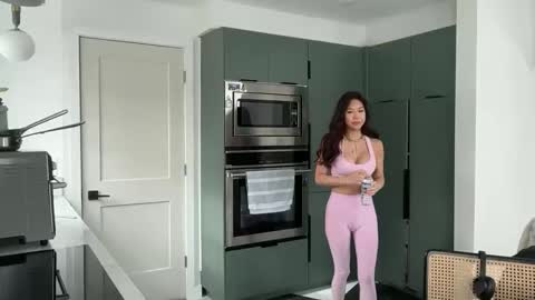 jannalovw online show from February 9, 2026, 5:06 pm